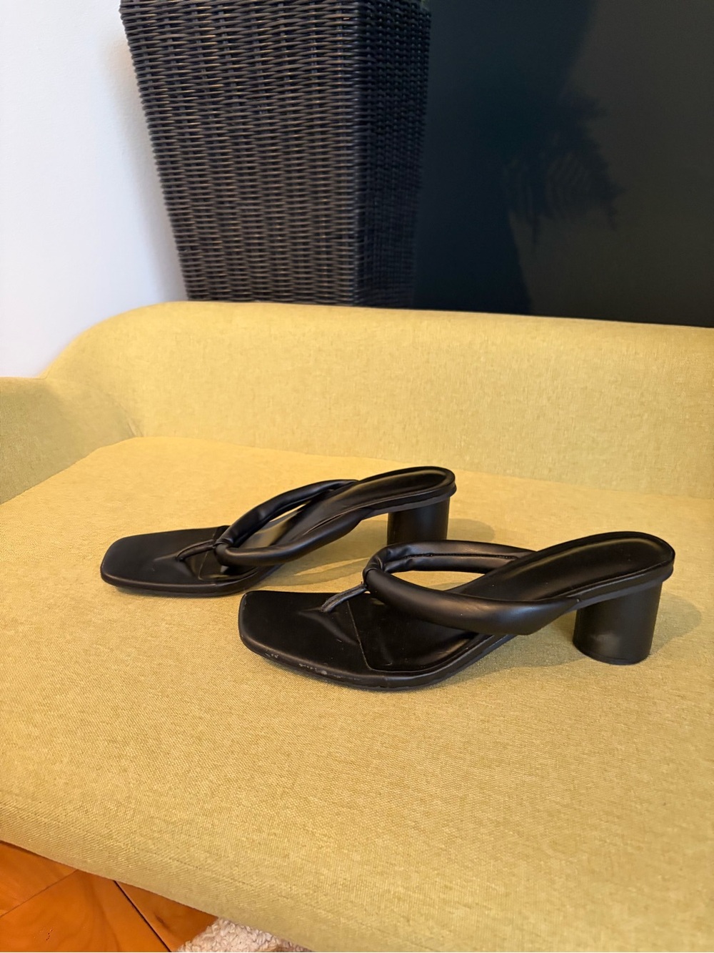 a new day Black Padded Loop Thong Block Heel Sandals - Picture 2 of 5